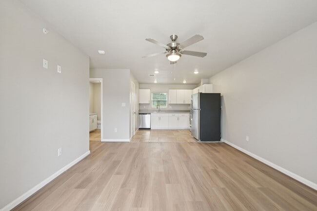 Photo - 254 Plez Morgan Dr