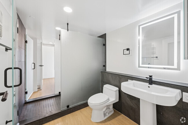 3 habitaciones, 2 baños - 1590 pies cuadrados - Segundo baño
