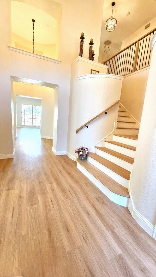 Photo - 421 Long Cove Ct