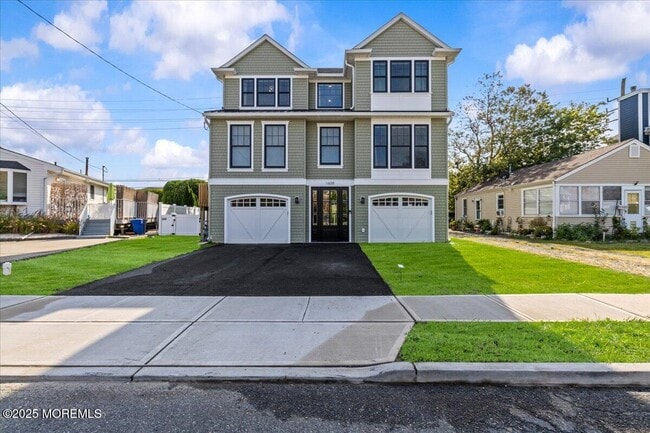 Photo - 1608 East St