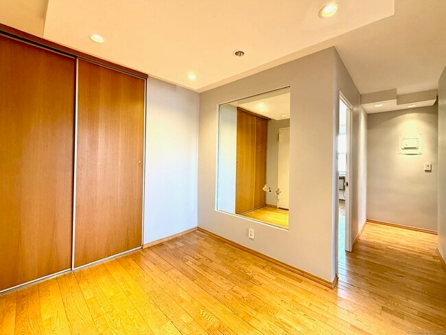 Photo - 444 Bedford St Unit APT 4R