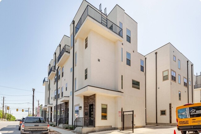 Photo - 1817 N Saint Marys St