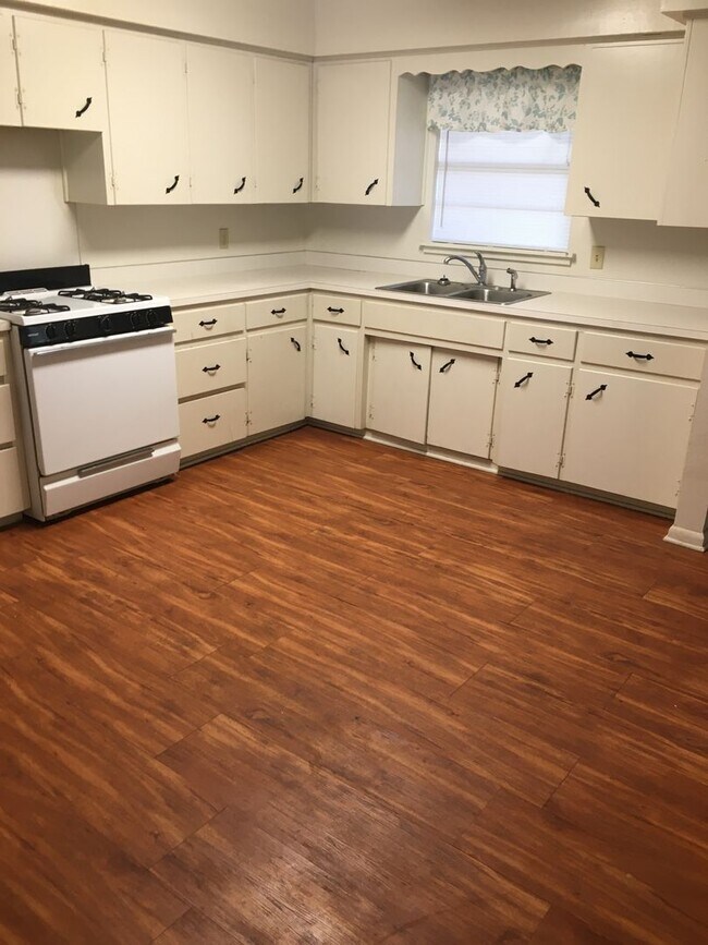 Photo - 2015-2017 W Lawson St Unidad 2015