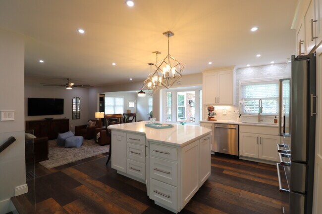 Photo - 8601 Nottingham Pky