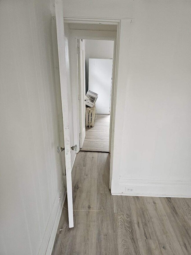 Photo - 2345 Derry St