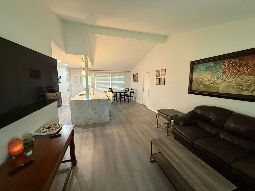 Photo - 819 Loganwood Ave