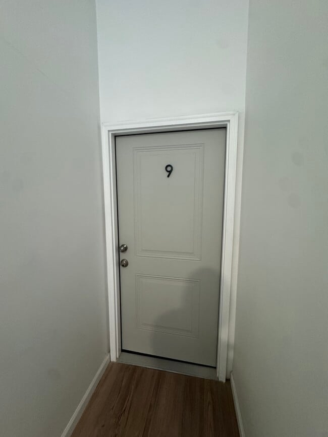 Building Photo - 839 S Jackson St Unit 9