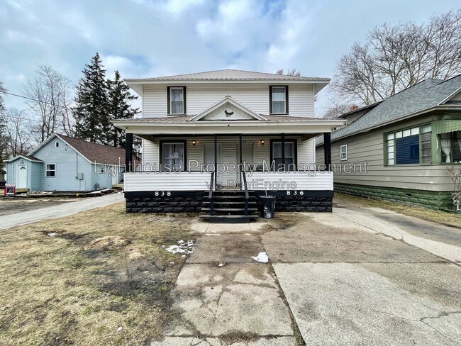 Building Photo - 836 W Grand Ave Unit 836