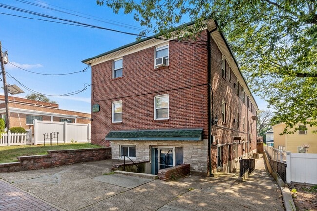 Photo - 48 E Main St