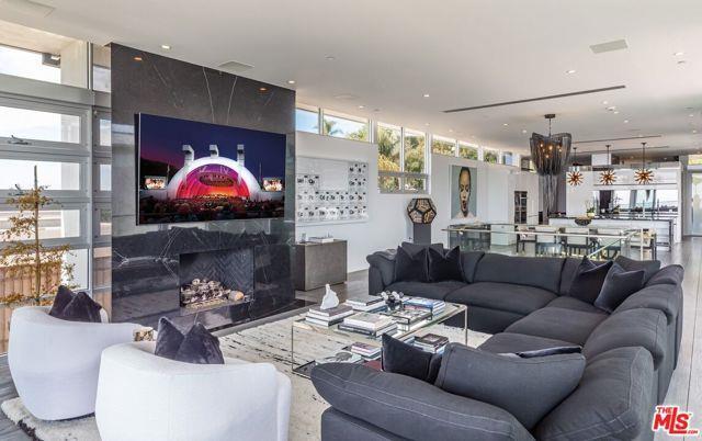 Photo - 1474 Blue Jay Way