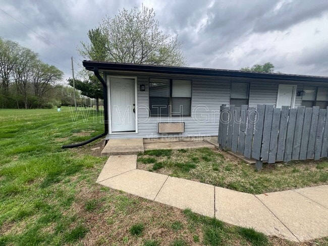 Building Photo - 2000 Indianapolis Rd Unit 113