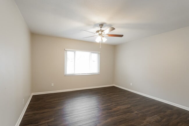 Photo - 814 Settlers Rd