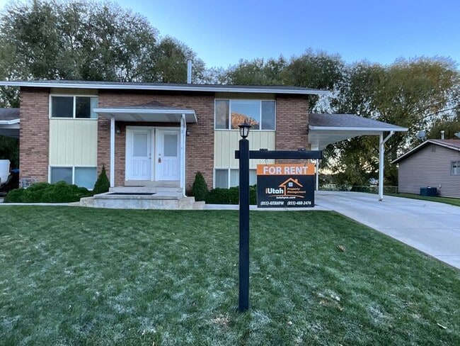 Building Photo - 2 bdrm 1 bath Duplex. Small Dog Friendly