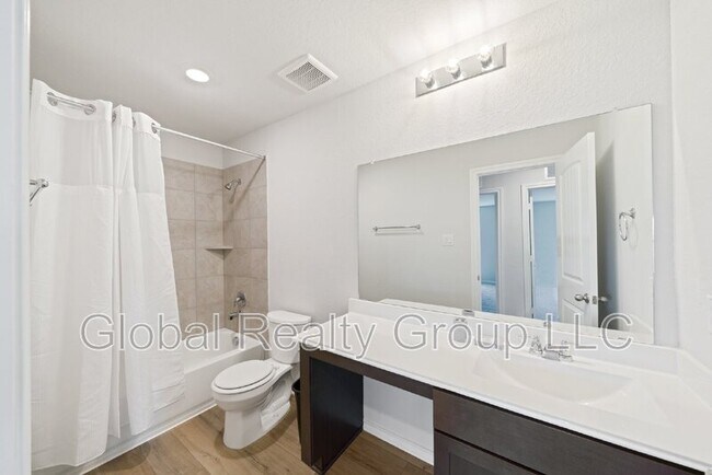 Photo - 6735 Shiraz Wy