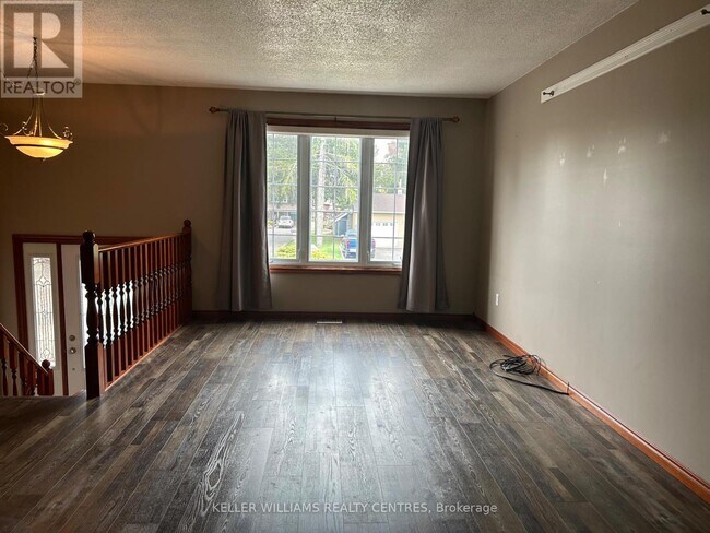Photo - 306 McKellar St