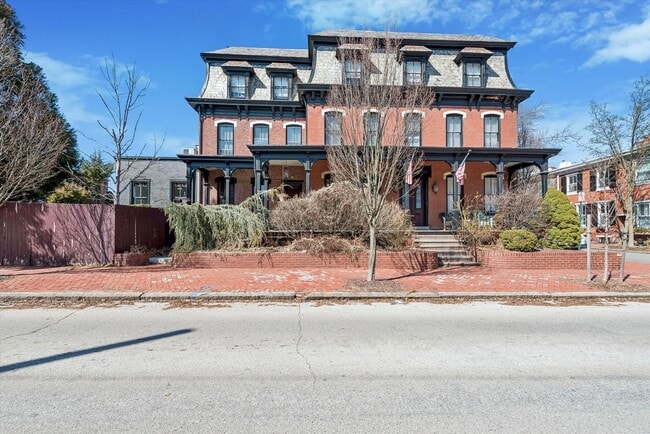 Building Photo - 201 W Barnard St Unit 2