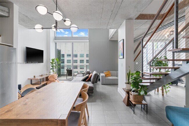 Building Photo - 690 SW 1st Ct Unit 2920 Rental