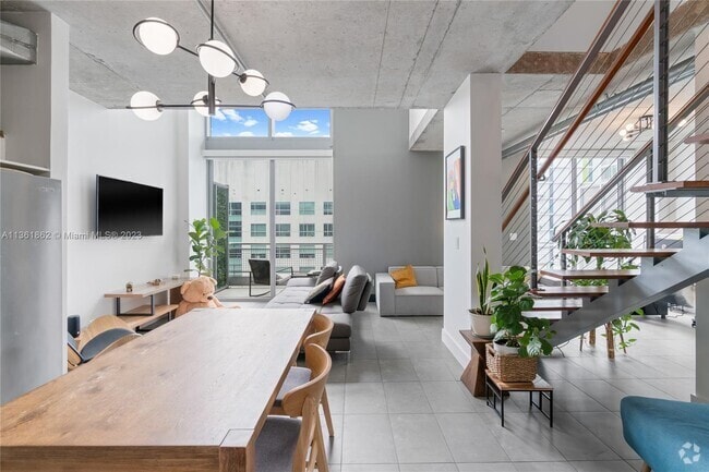 Building Photo - 690 SW 1st Ct Unit 2920 Rental