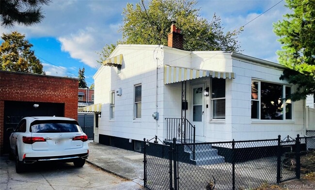 Photo - 21-72-72 48th St