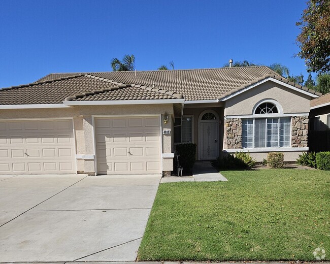 Building Photo - Large 4 Bedroom Home Northeast Modesto