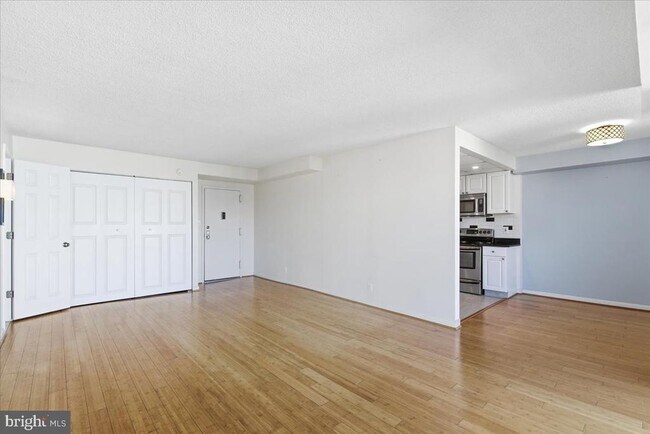 Building Photo - 1401 N Rhodes St Unit 503