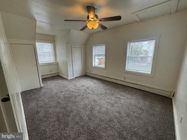 261 N York St Unidad CARRIAGE HOUSE