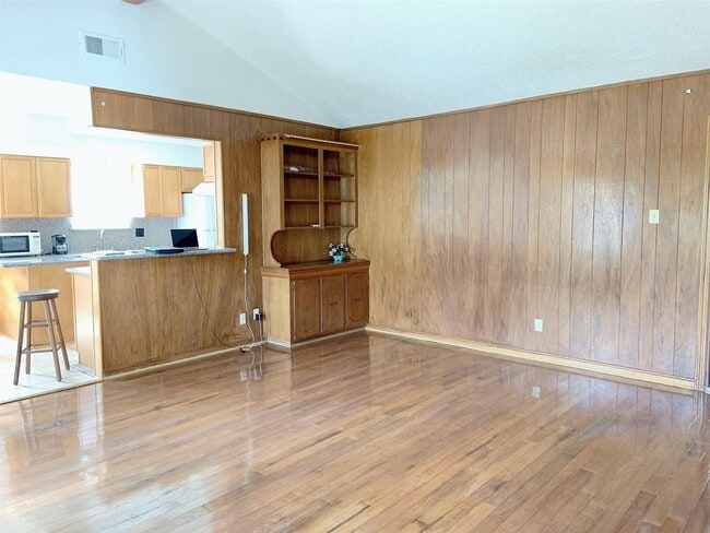 Building Photo - 8902 Sharpview Dr