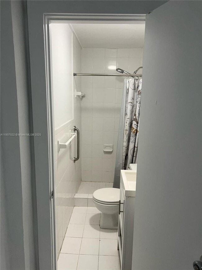 Photo - 9920 SW 32nd St Unidad FRONT