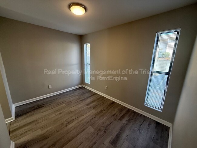 Photo - 2425 Tantelon Pl