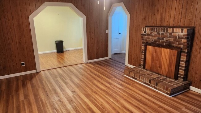 Photo - 214 Cross Roads Dr