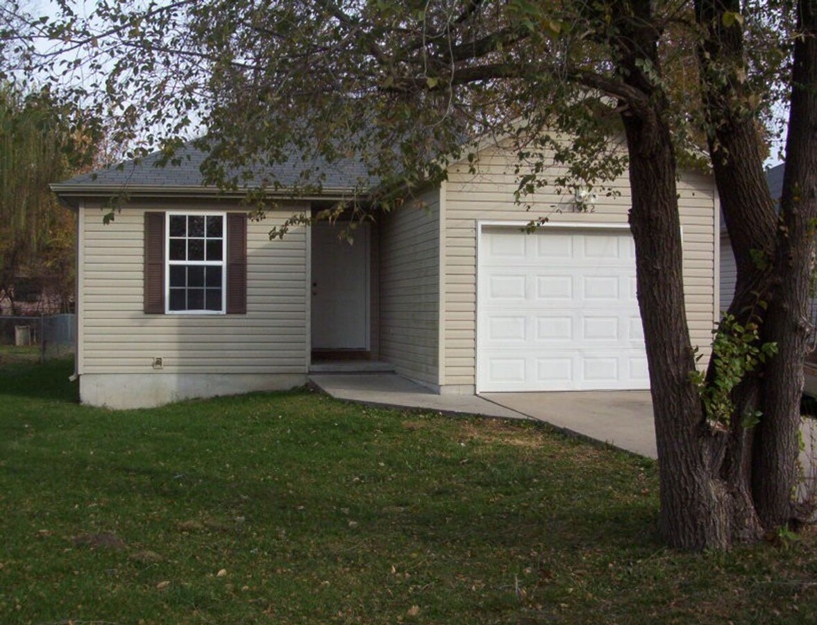 Cute 3 bedroom house in quiet neighborhood! - Cute 3 bedroom house in quiet neighborhood!