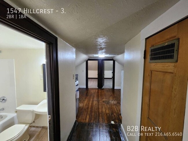 Building Photo - 1547 Hillcrest-3. Unit 3.