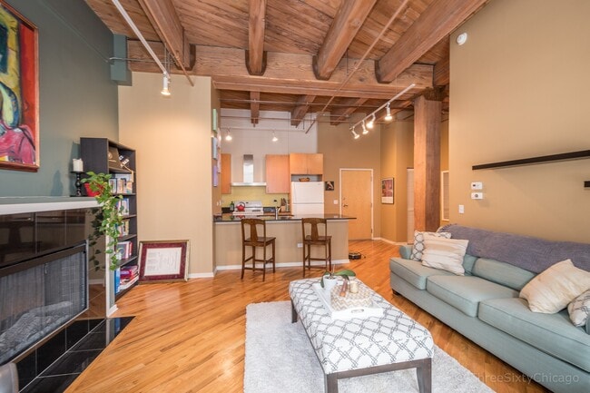 Photo - 1040 W Adams St Unidad 309