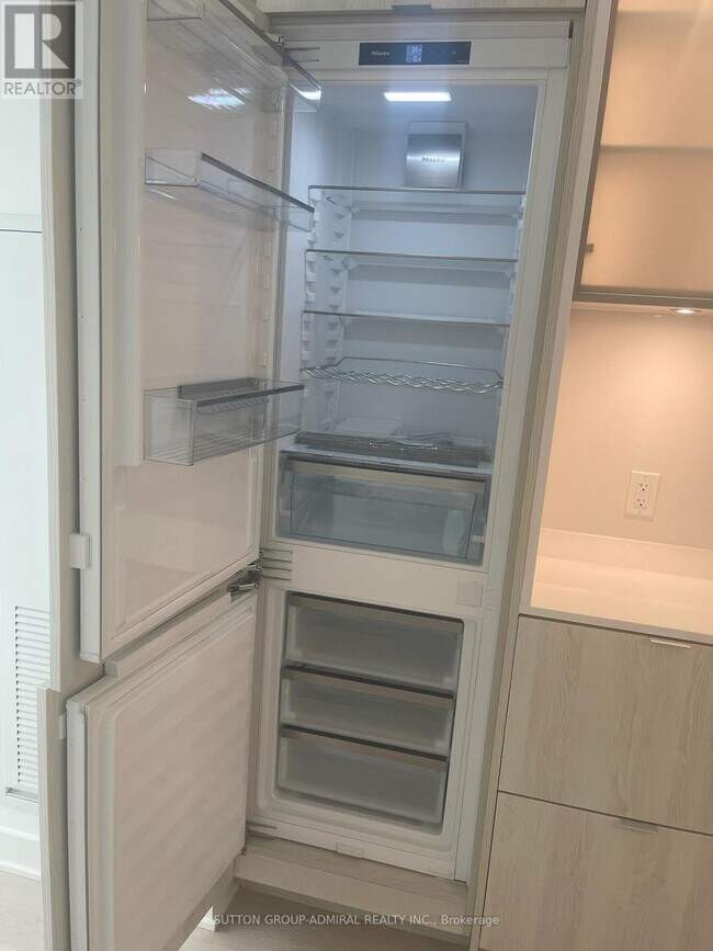 Photo - 11 Yorkville Ave Unit 3505