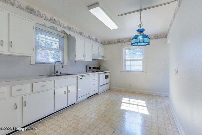 Photo - 2126 Lancashire Ave