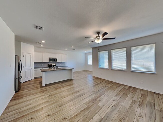 Photo - 6928 Falconer Way