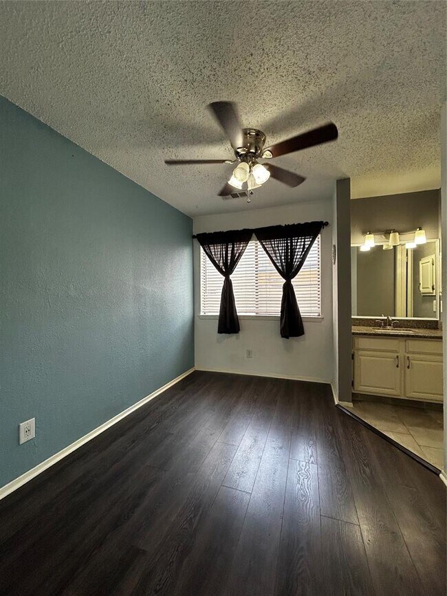 Photo - 708 Graham Pl Unidad 208