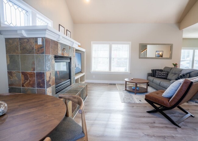 Photo - Amazing Updated Braeburn Townhome close to all Bend has to offer!