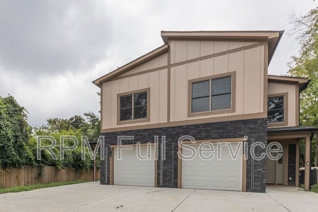 Photo - 271 Garry Dr Unit #A