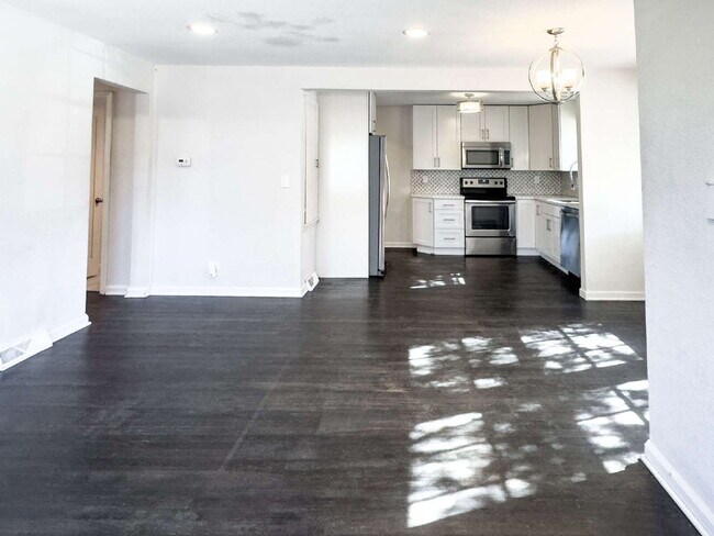 Building Photo - "Spacious 5-Bedroom Gem on Locust Street – 2,053 Sq. Ft. of Comfort in Denver's Heart!"