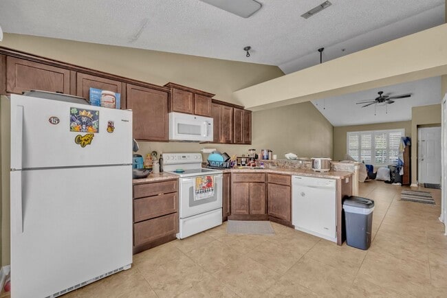 Photo - Oviedo Condo One-bedroom Available UTILITIES included.