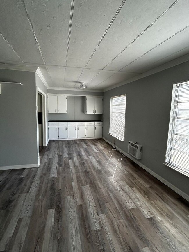 Photo - 8281 Sevigny Dr Unidad 8281 Sevigny #2