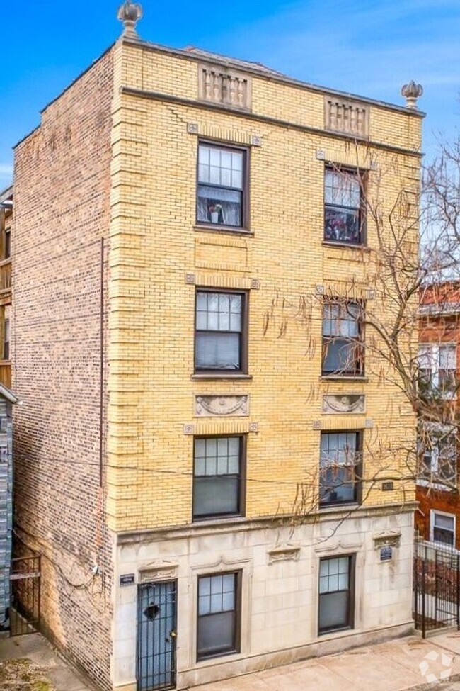 Building Photo - 3620 N Marshfield Ave Rental
