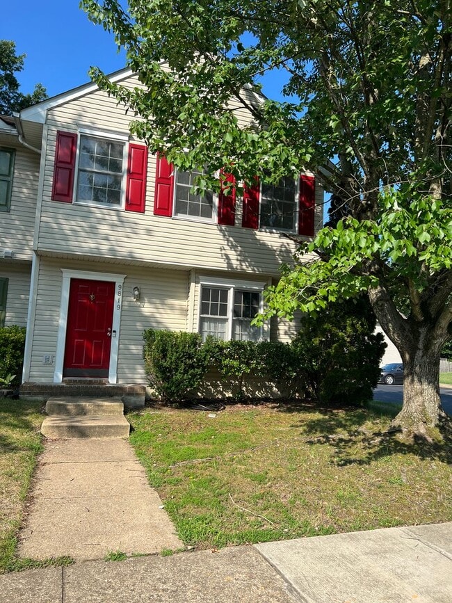 Building Photo - Close to everything! Rental