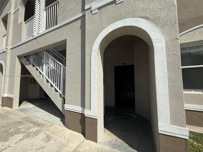 Building Photo - 1651 SE 28th Ct Unit 102