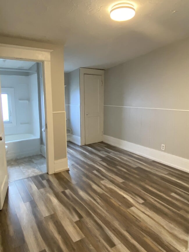 Photo - 385 Lutz St Unit 6