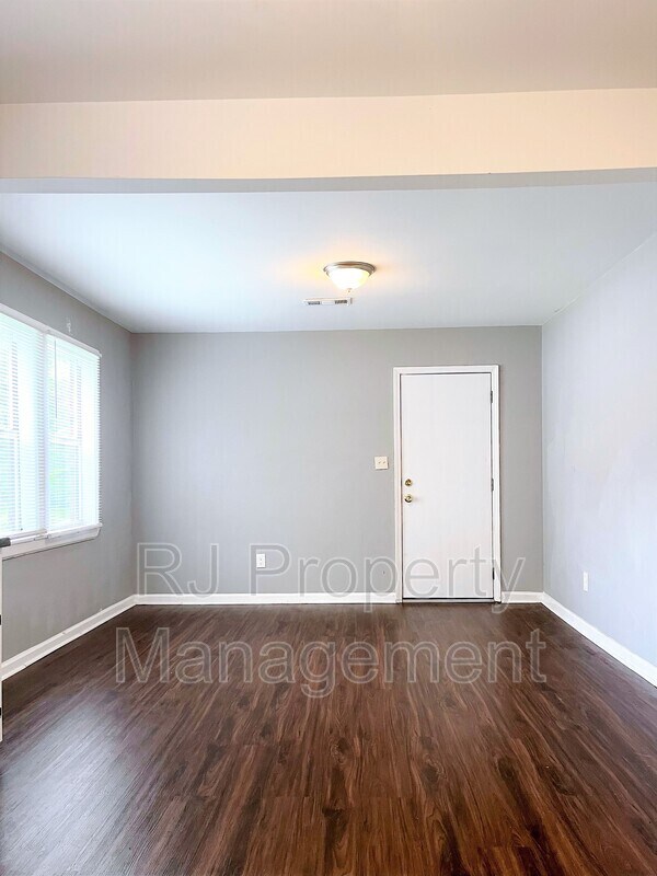 Photo - 802 Cella St