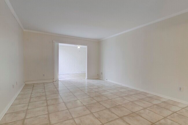 Photo - 353 N Post Oak Ln Unidad 820