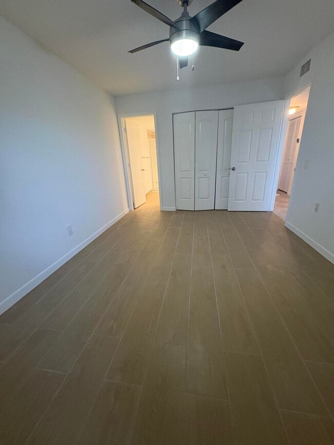 Photo - 661 Waterside Dr