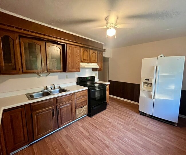 Photo - Three bedroom house in Alton